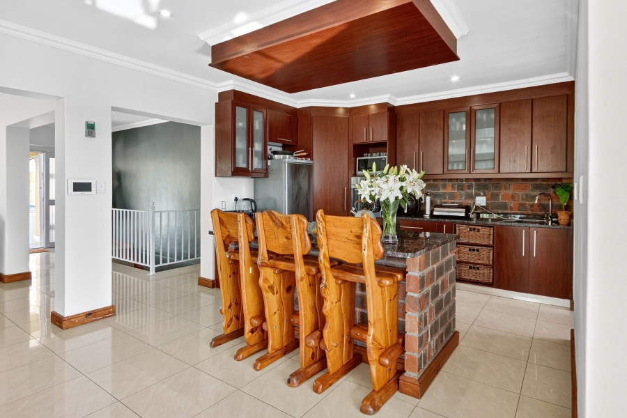 6 Bedroom Property for Sale in Olive Grove Western Cape